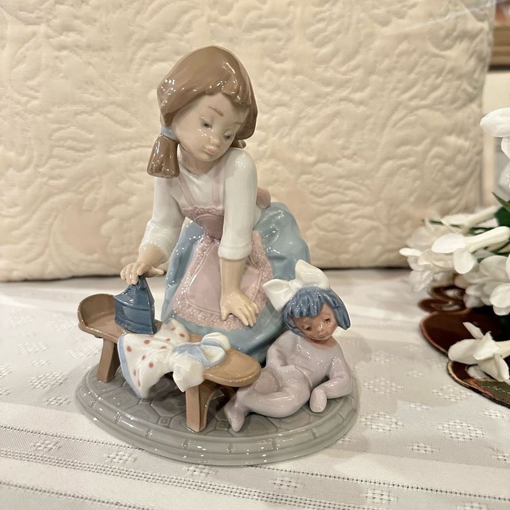 LLADRO My Chores Girl #5782 Ironing Clothes With Doll Vintage 1997